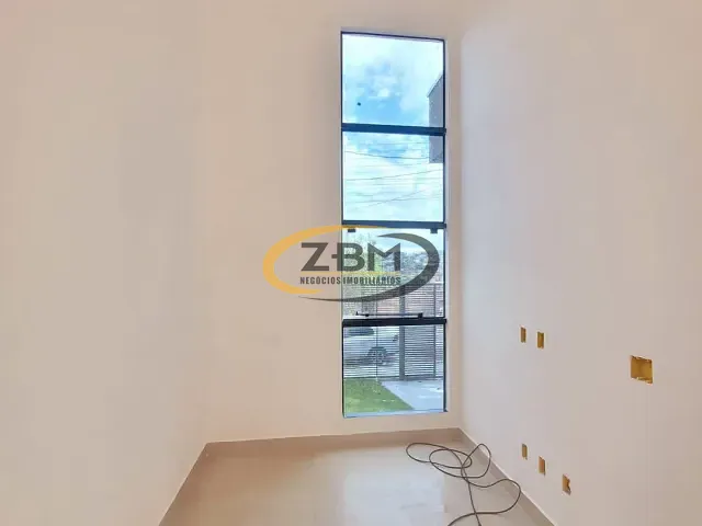 Casa com 180m² 3 quartos e 2 banheiros, à venda, no bairro Colúmbia em Londrina