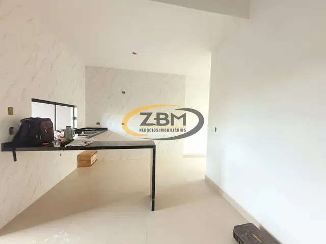 Casa com 180m² 3 quartos e 2 banheiros, à venda, no bairro Colúmbia em Londrina