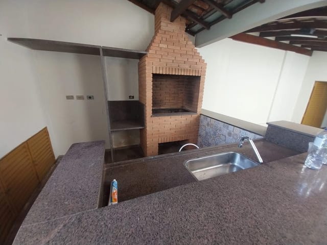 Casa com 264m² 3 quartos e 2 banheiros, à venda, no bairro Centro em São João da Boa Vista