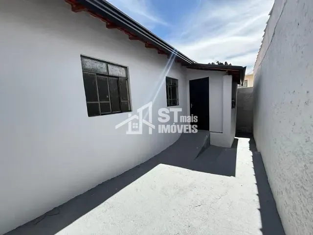 Casa com 80m² 1 quarto e 1 banheiro, para alugar, no bairro Centro em Andradas
