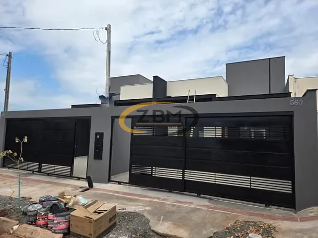 Casa com 180m² 3 quartos e 2 banheiros, à venda, no bairro Colúmbia em Londrina