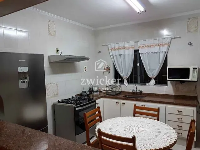Casa com 550m² 4 quartos e 4 banheiros, à venda, no bairro Vila Industrial em Bauru