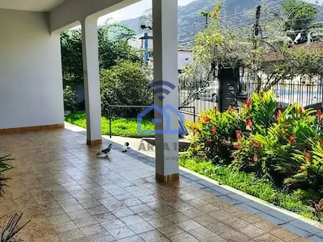 Casa 5 quartos e 3 banheiros, à venda, no bairro Centro em Caraguatatuba
