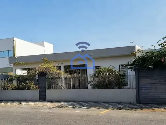 Casa 5 quartos e 3 banheiros, à venda, no bairro Centro em Caraguatatuba