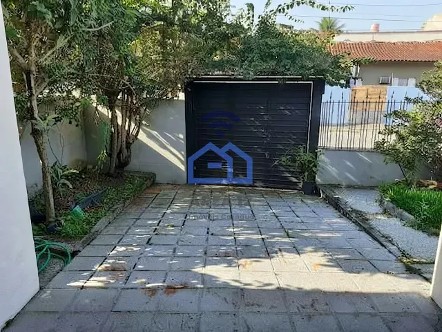 Casa 5 quartos e 3 banheiros, à venda, no bairro Centro em Caraguatatuba