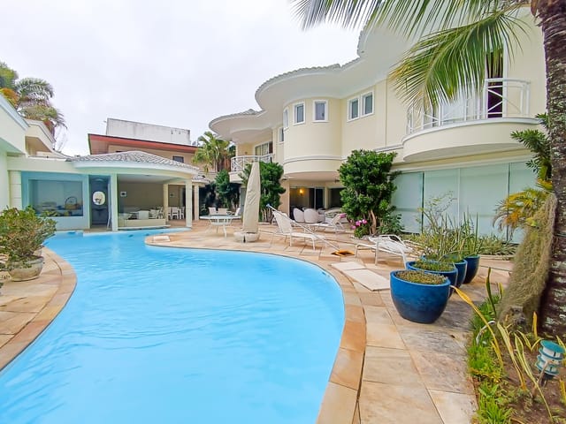 Casa com 922m² 5 quartos e 7 banheiros, para alugar, no bairro Barra da Tijuca em Rio de Janeiro