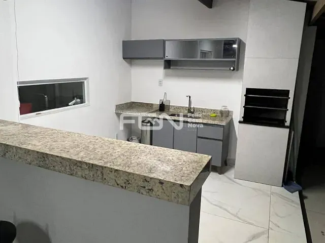 Casa com 330m² 3 quartos e 4 banheiros, para alugar, no bairro Parque das Dunas (Abrantes) em Camaçari