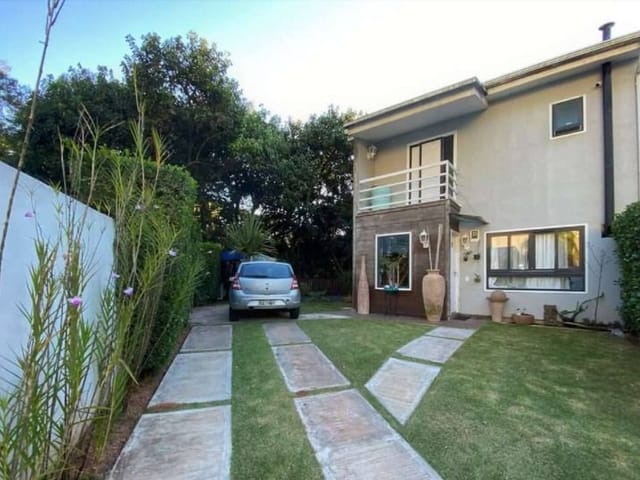 Casa com 340m² 3 quartos e 4 banheiros, à venda, no bairro Bosque do Vianna em Cotia