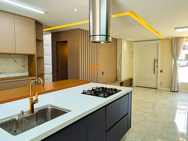Casa 3 quartos e 4 banheiros, à venda, no bairro Granja Viana em Cotia