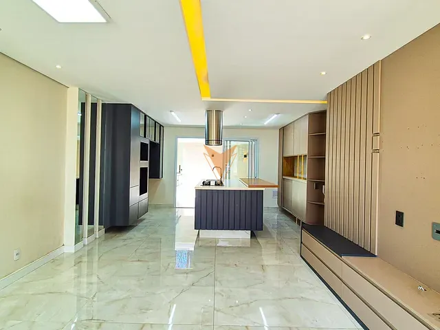 Casa 3 quartos e 4 banheiros, à venda, no bairro Granja Viana em Cotia