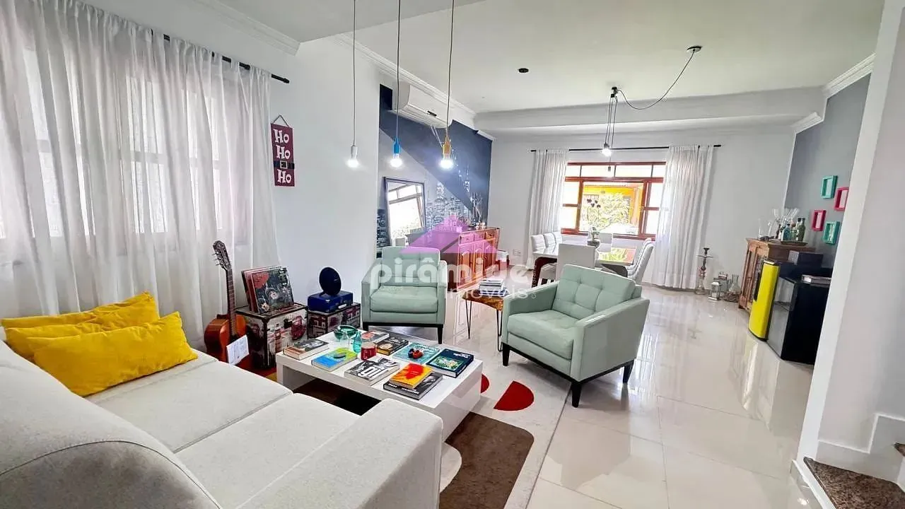 Casa, 4 quartos, 200 m² - Foto 1