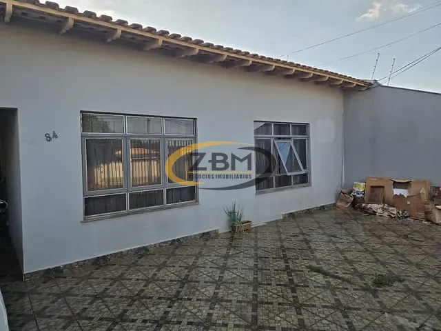Casa com 250m² 3 quartos e 2 banheiros, à venda, no bairro Conjunto Café em Londrina
