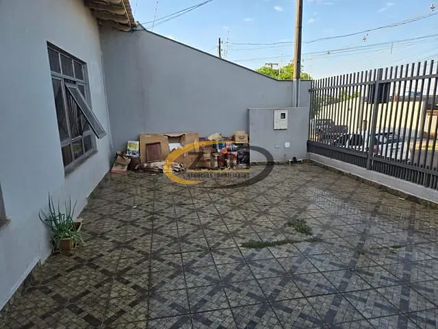 Casa com 250m² 3 quartos e 2 banheiros, à venda, no bairro Conjunto Café em Londrina
