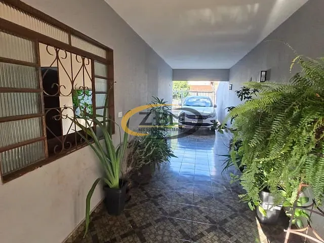 Casa com 250m² 3 quartos e 2 banheiros, à venda, no bairro Conjunto Café em Londrina