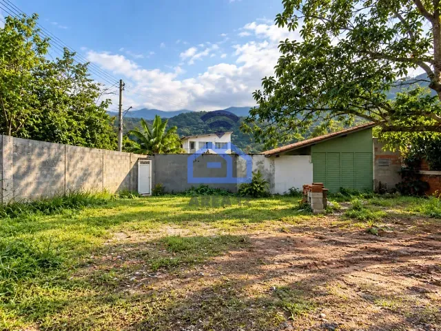 Casa com 270m² 1 quarto e 1 banheiro, à venda, no bairro Massaguaçu em Caraguatatuba