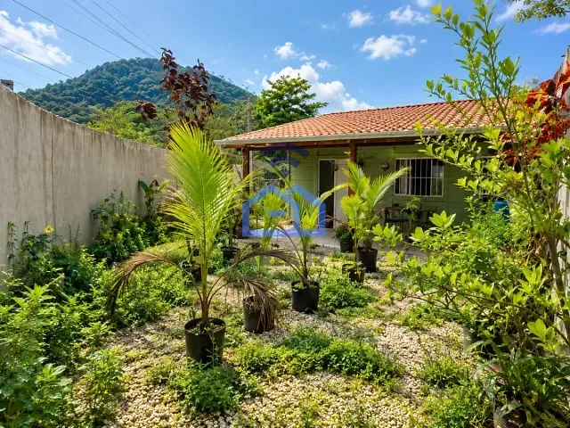 Casa com 270m² 1 quarto e 1 banheiro, à venda, no bairro Massaguaçu em Caraguatatuba