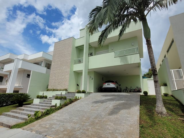 Casa com 385m² 4 quartos e 6 banheiros, à venda, no bairro Orfãs em Ponta Grossa