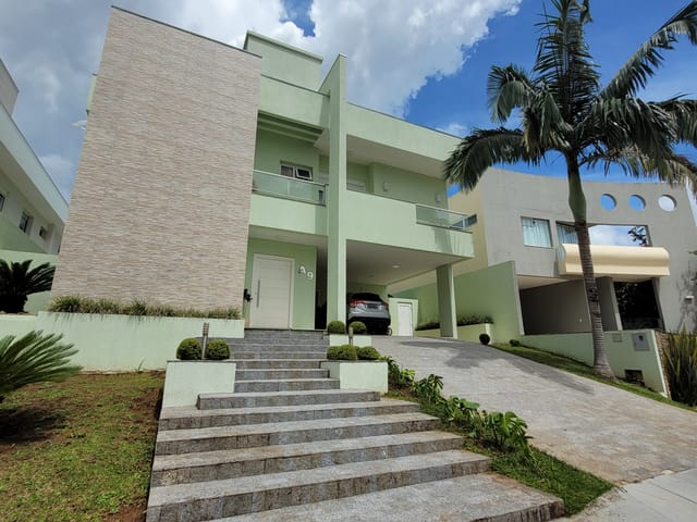 Casa com 385m² 4 quartos e 6 banheiros, à venda, no bairro Orfãs em Ponta Grossa