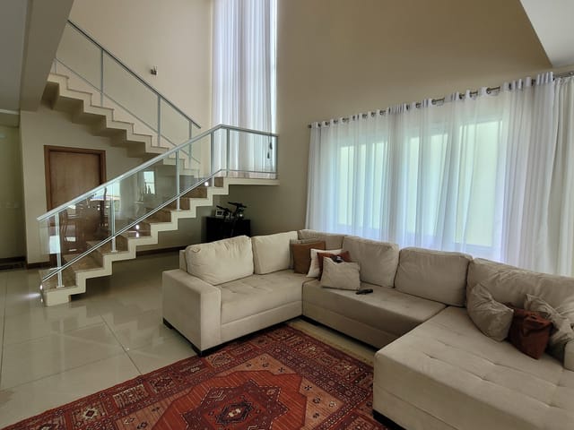 Casa com 385m² 4 quartos e 6 banheiros, à venda, no bairro Orfãs em Ponta Grossa