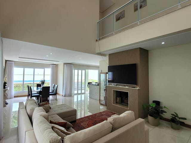 Casa com 385m² 4 quartos e 6 banheiros, à venda, no bairro Orfãs em Ponta Grossa
