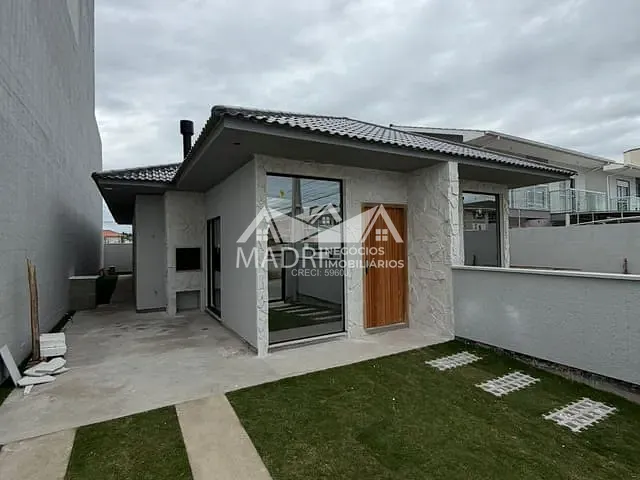 Casa 3 quartos e 2 banheiros, à venda, no bairro Rio Grande em Palhoça