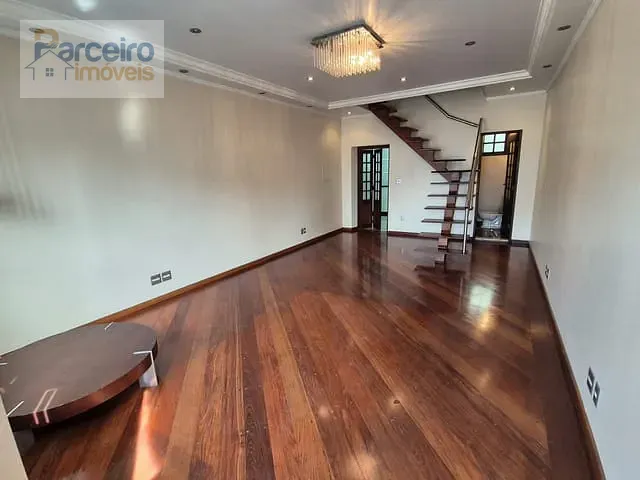 Casa 3 quartos e 4 banheiros, à venda, no bairro Chácara Seis de Outubro em São Paulo