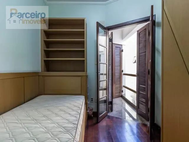 Casa 3 quartos e 4 banheiros, à venda, no bairro Chácara Seis de Outubro em São Paulo