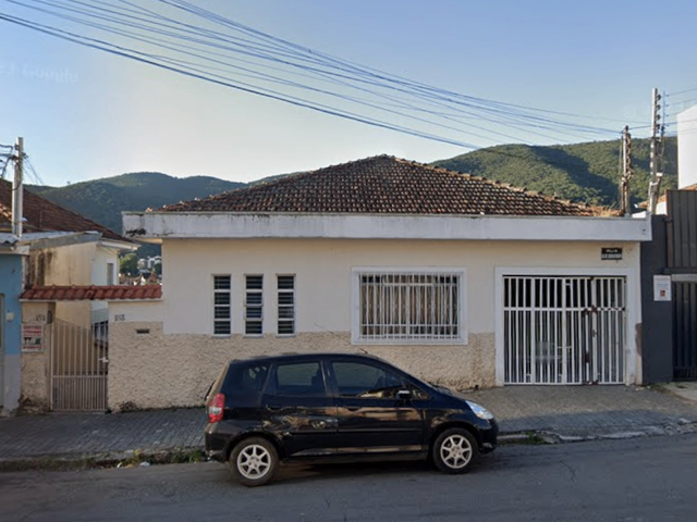 Casa com 384m² 3 quartos e 2 banheiros, à venda, no bairro Nossa Senhora Aparecida em Poços de Caldas