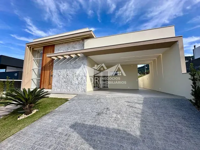Casa com 300m² 3 quartos e 4 banheiros, à venda, no bairro São Sebastião em Palhoça