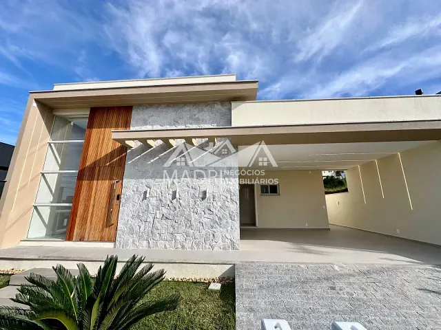 Casa com 300m² 3 quartos e 4 banheiros, à venda, no bairro São Sebastião em Palhoça