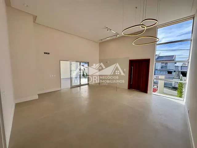 Casa com 300m² 3 quartos e 4 banheiros, à venda, no bairro São Sebastião em Palhoça