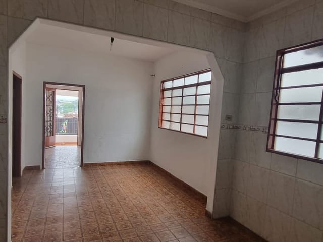 Casa 2 quartos e 1 banheiro, para alugar, no bairro Vila Fleming em São João da Boa Vista