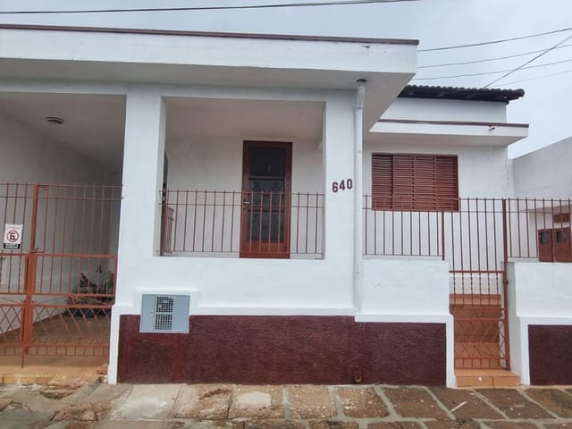 Casa 2 quartos e 1 banheiro, para alugar, no bairro Vila Fleming em São João da Boa Vista