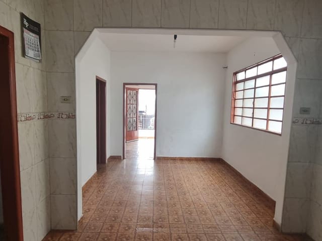 Casa 2 quartos e 1 banheiro, para alugar, no bairro Vila Fleming em São João da Boa Vista