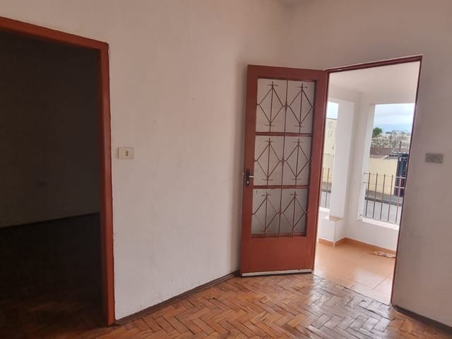 Casa 2 quartos e 1 banheiro, para alugar, no bairro Vila Fleming em São João da Boa Vista