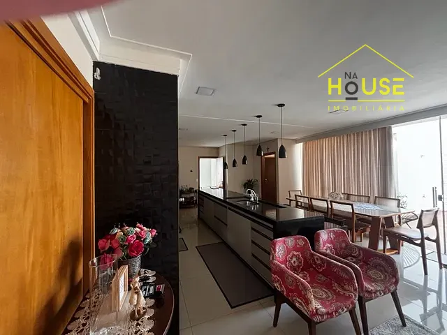 Casa com 250m² 3 quartos e 3 banheiros, à venda, no bairro Jardim Universitário em Votuporanga