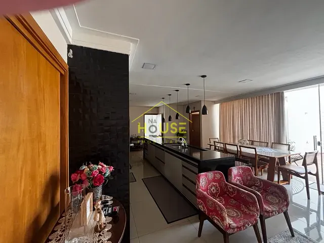 Casa com 250m² 3 quartos e 3 banheiros, à venda, no bairro Jardim Universitário em Votuporanga