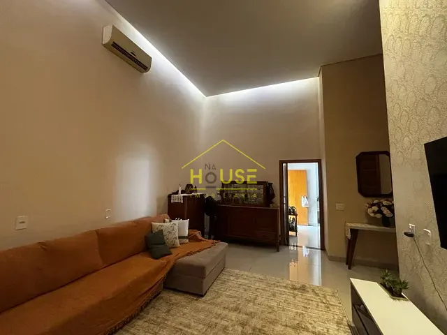 Casa com 250m² 3 quartos e 3 banheiros, à venda, no bairro Jardim Universitário em Votuporanga