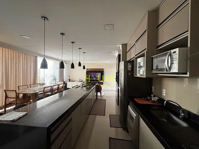 Casa com 250m² 3 quartos e 3 banheiros, à venda, no bairro Jardim Universitário em Votuporanga