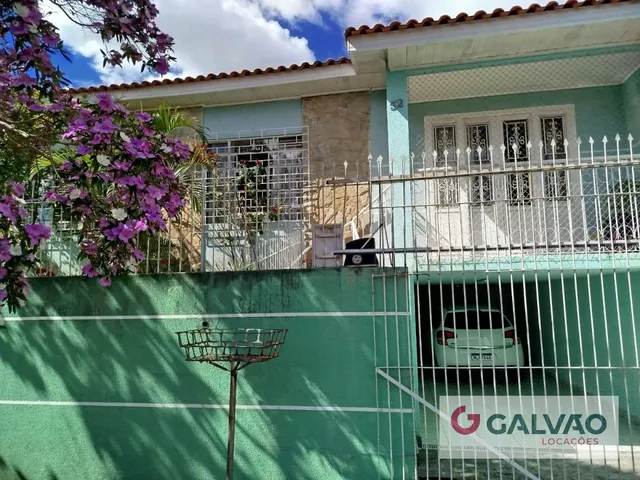 Casa 4 quartos e 2 banheiros, para alugar, no bairro Tarumã em Curitiba