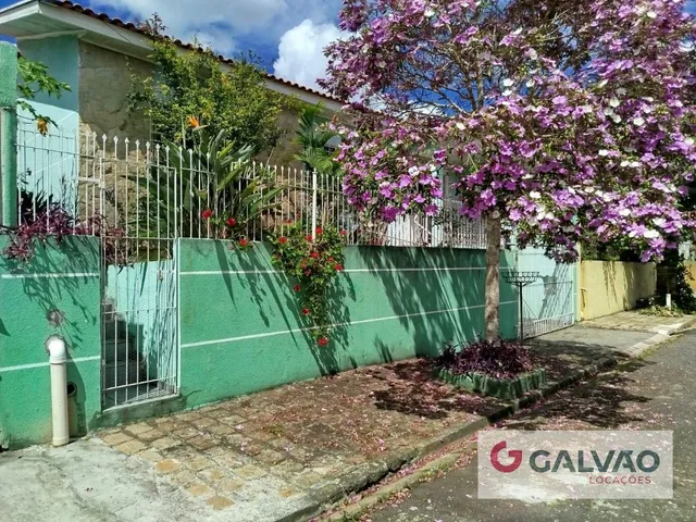 Casa 4 quartos e 2 banheiros, para alugar, no bairro Tarumã em Curitiba