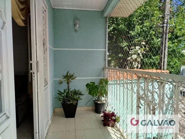 Casa 4 quartos e 2 banheiros, para alugar, no bairro Tarumã em Curitiba