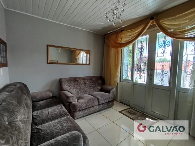 Casa 4 quartos e 2 banheiros, para alugar, no bairro Tarumã em Curitiba
