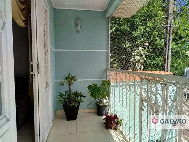 Casa 4 quartos e 1 banheiro, para alugar, no bairro Tarumã em Curitiba