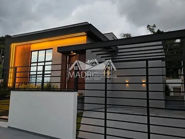 Casa com 200m² 3 quartos e 2 banheiros, à venda, no bairro Forquilhas em São José
