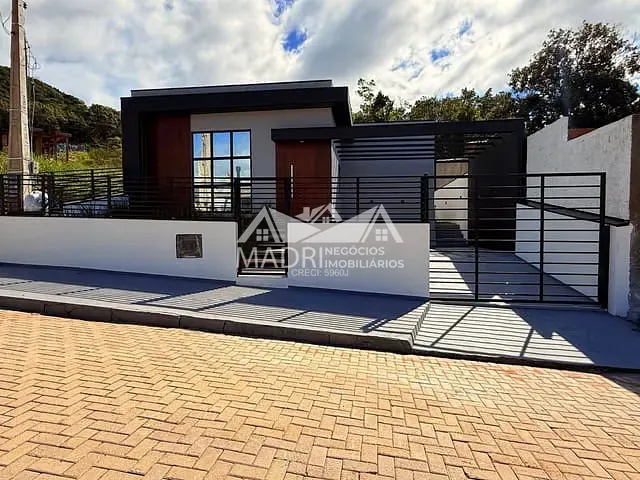 Casa com 200m² 3 quartos e 2 banheiros, à venda, no bairro Forquilhas em São José