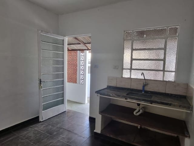 Casa 1 quarto e 1 banheiro, para alugar, no bairro Vila Fleming em São João da Boa Vista