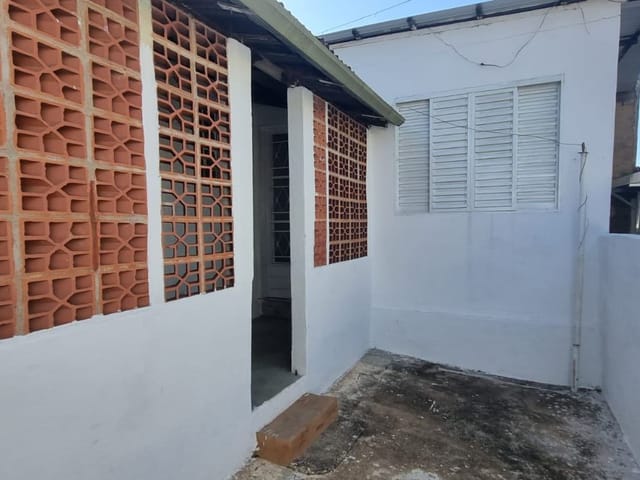 Casa 1 quarto e 1 banheiro, para alugar, no bairro Vila Fleming em São João da Boa Vista