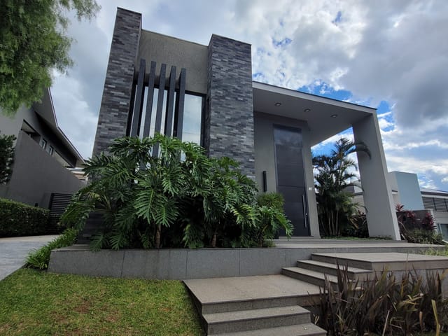 Casa com 460m² 3 quartos e 4 banheiros, à venda, no bairro Estrela em Ponta Grossa