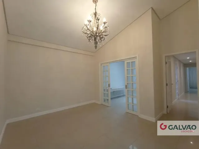 Casa 3 quartos e 2 banheiros, para alugar, no bairro Juvevê em Curitiba